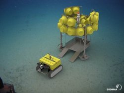 Underwater vehicle VIATOR leaving its lander. (Source: GEOMAR Helmholtz Centre for Ocean Research Kiel)